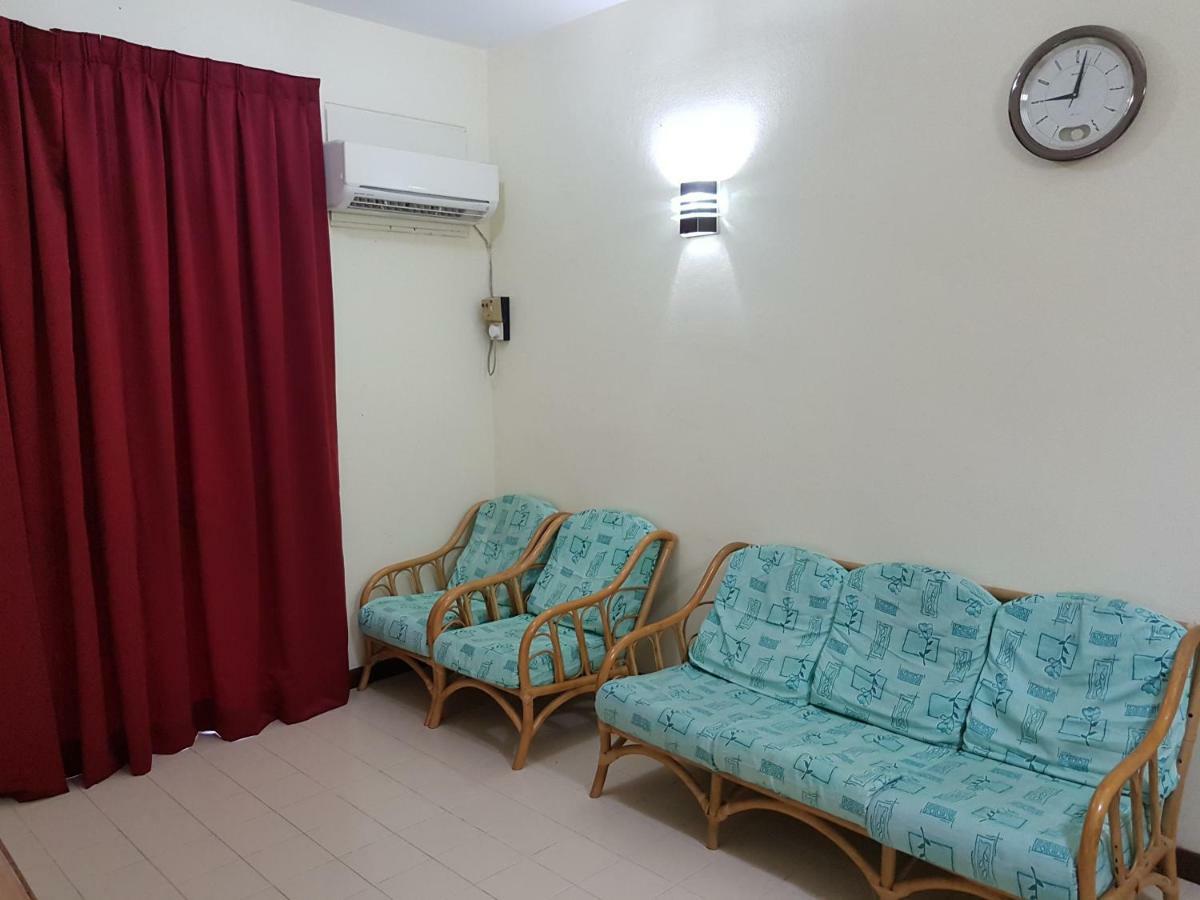 Home Stay Bayu Emas Appartment, Batu Feringgi Buitenkant foto