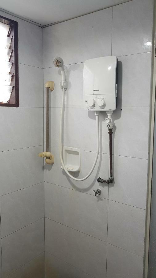 Home Stay Bayu Emas Appartment, Batu Feringgi Buitenkant foto