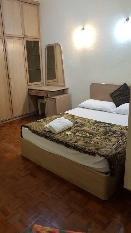 Home Stay Bayu Emas Appartment, Batu Feringgi Buitenkant foto