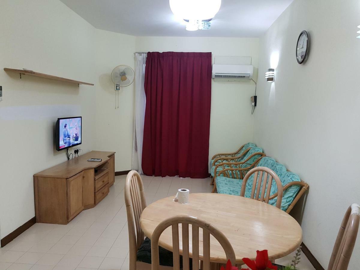 Home Stay Bayu Emas Appartment, Batu Feringgi Buitenkant foto