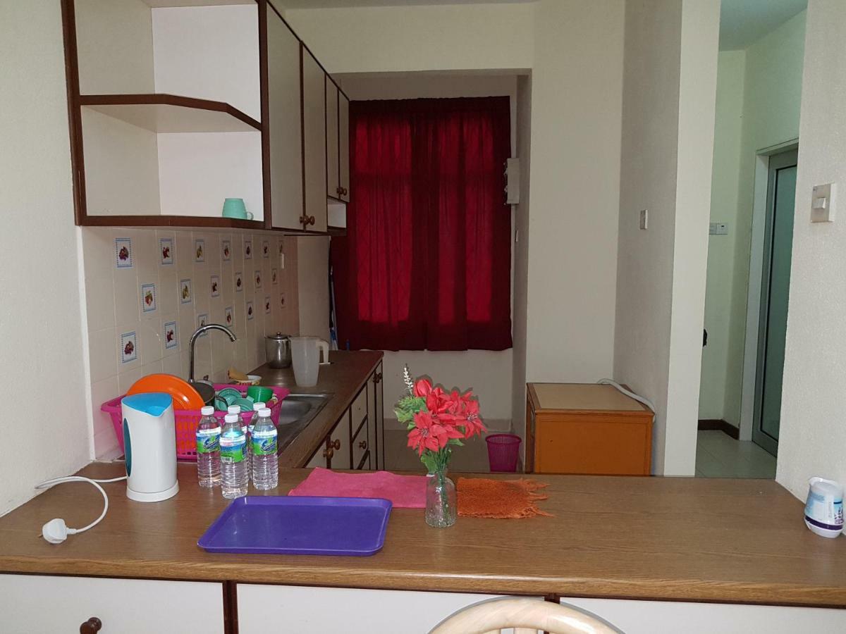 Home Stay Bayu Emas Appartment, Batu Feringgi Buitenkant foto